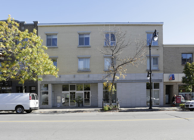 4500-4508 Sainte-Catherine Rue E in Montréal, QC - Building Photo - Building Photo