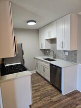 520 Hill Dr, Unit 304 in Hoffman Estates, IL - Building Photo - Building Photo