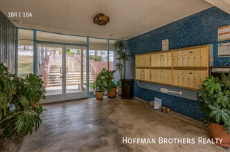 2161 W 25th St, Unit 17 in Los Angeles, CA - Building Photo - Building Photo