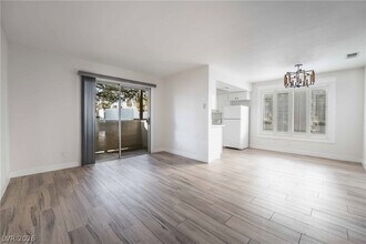 7300 W Pirates Cove Rd in Las Vegas, NV - Building Photo - Building Photo
