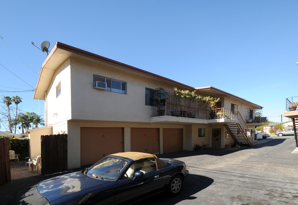 139 Avenida Mateo in San Clemente, CA - Building Photo