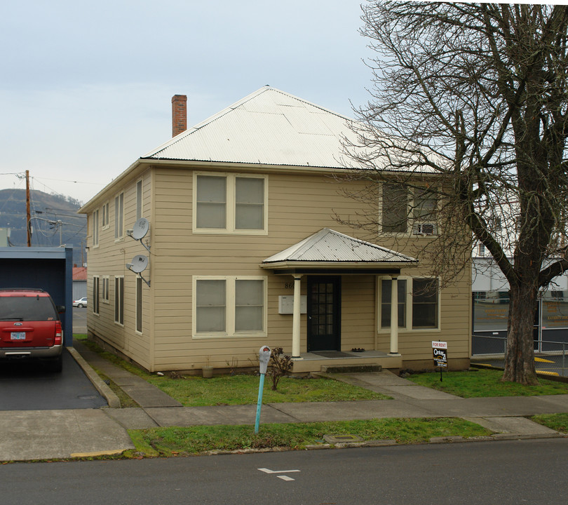 860 SE Rose in Roseburg, OR - Building Photo