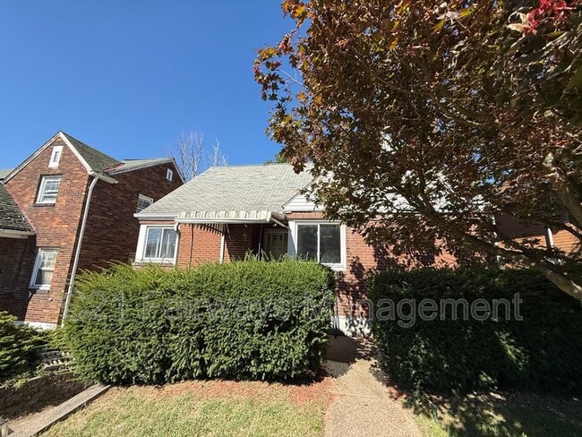 property at 2527 Versailles Ave