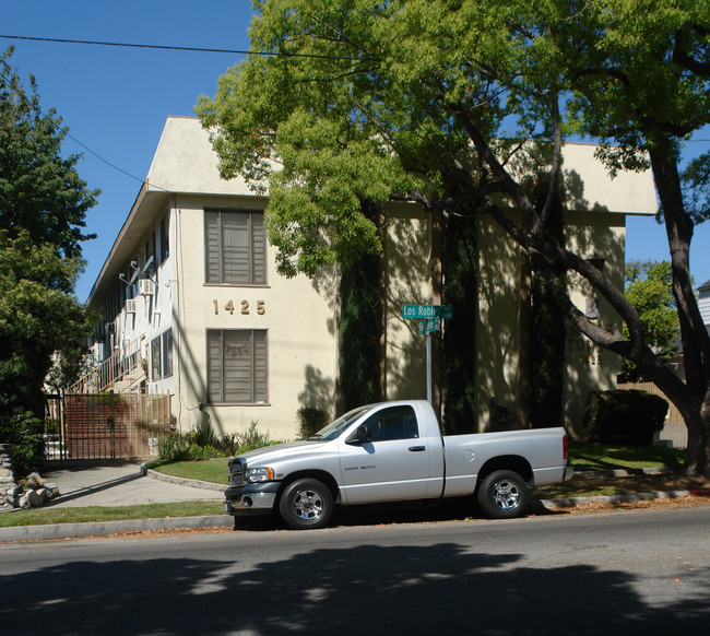 1425 Los Robles Ave in Pasadena, CA - Foto de edificio - Building Photo