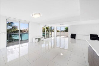 9901 E Bay Harbor Dr in Bay Harbor Islands, FL - Building Photo - Building Photo