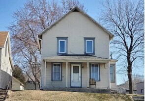 921 N Riverfront Dr, Unit 1 in Mankato, MN - Building Photo