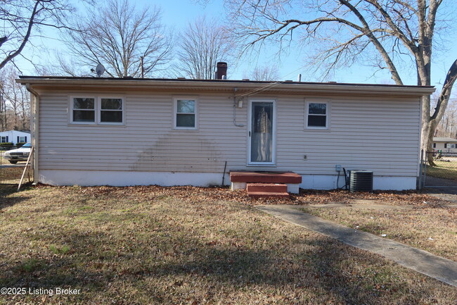 5413 Earlann Dr in Louisville, KY - Building Photo - Building Photo