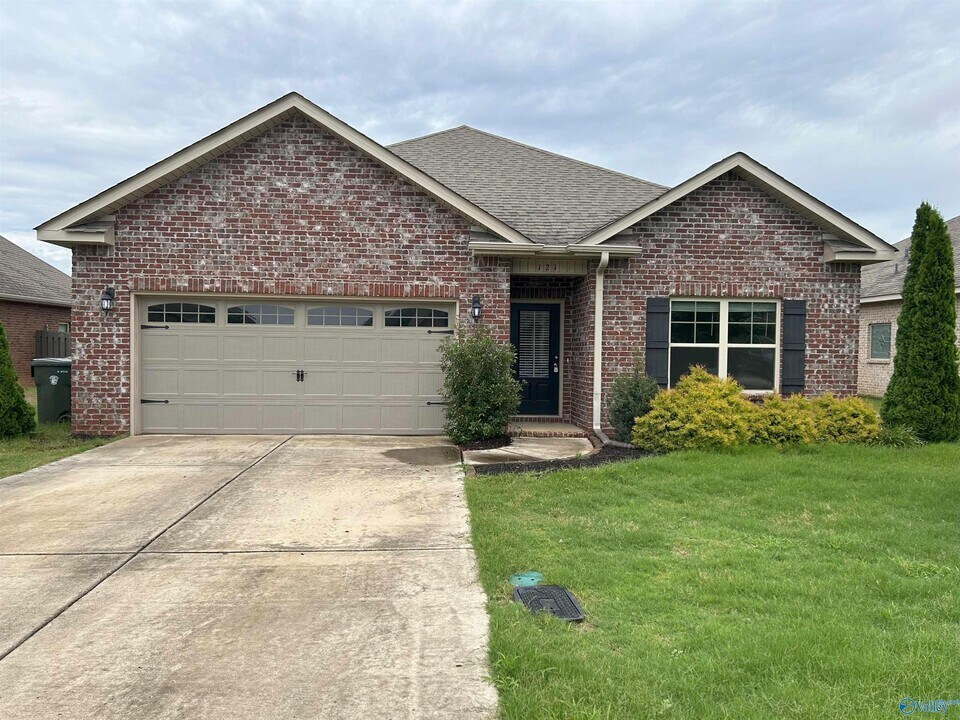 121 Balboa Rd in Meridianville, AL - Building Photo