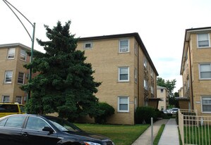 8549 W Catalpa Ave in Chicago, IL - Building Photo