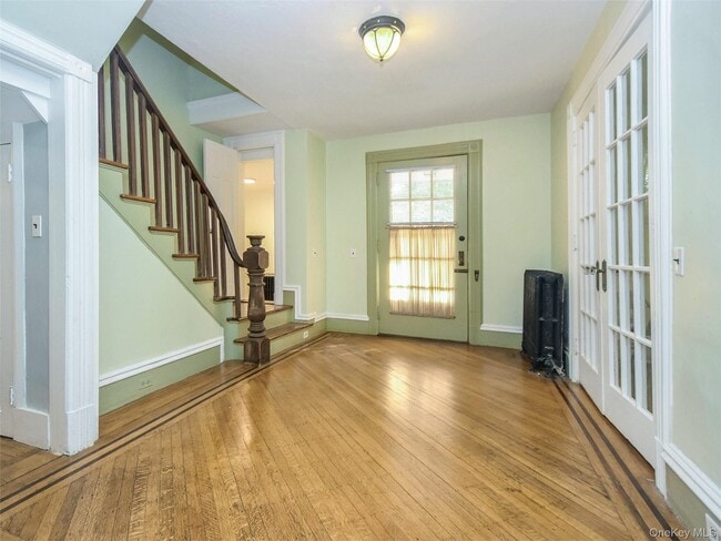 27 Summit Ave in Sea Cliff, NY - Building Photo - Building Photo