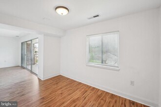 18808 Walkers Choice Rd in Gaithersburg, MD - Building Photo - Building Photo