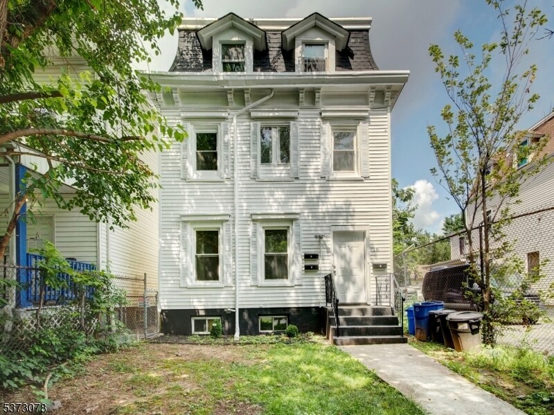 16 N 9th St in Newark, NJ - Building Photo