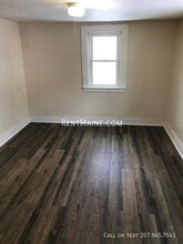 8 Willow St, Unit 2 in Bangor, ME - Foto de edificio - Building Photo