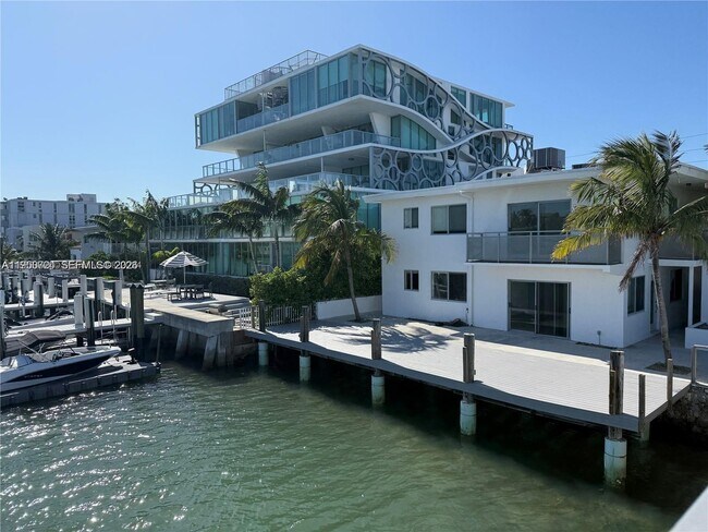 8435 Crespi Blvd in Miami Beach, FL - Building Photo - Building Photo
