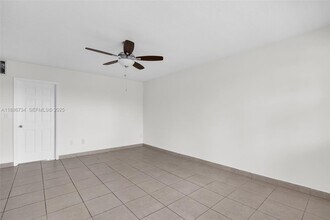 1154 W 35th St in Hialeah, FL - Foto de edificio - Building Photo