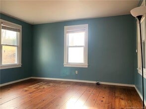 39 Damascus Rd in Branford, CT - Building Photo - Building Photo