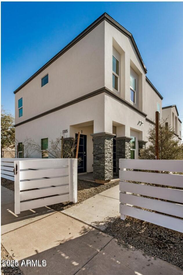 property at 1305 E Madison St