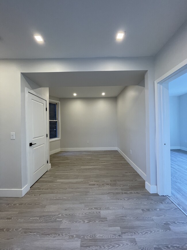 80 Wallis Ave in Jersey City, NJ - Building Photo - Building Photo
