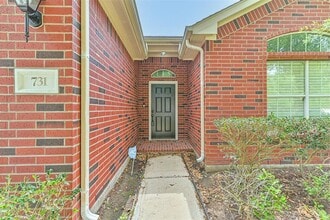 731 Chase View Dr in Bacliff, TX - Building Photo - Building Photo