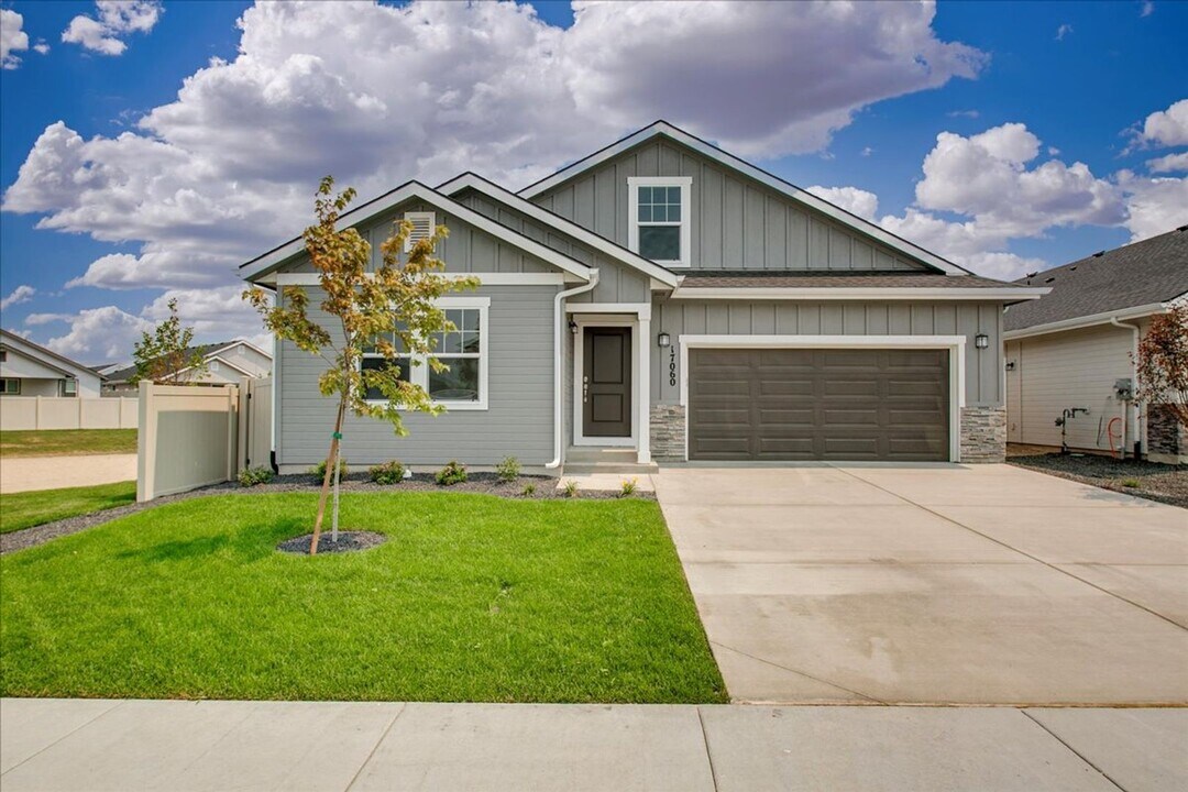 17060 N Quebec Ave in Nampa, ID - Building Photo