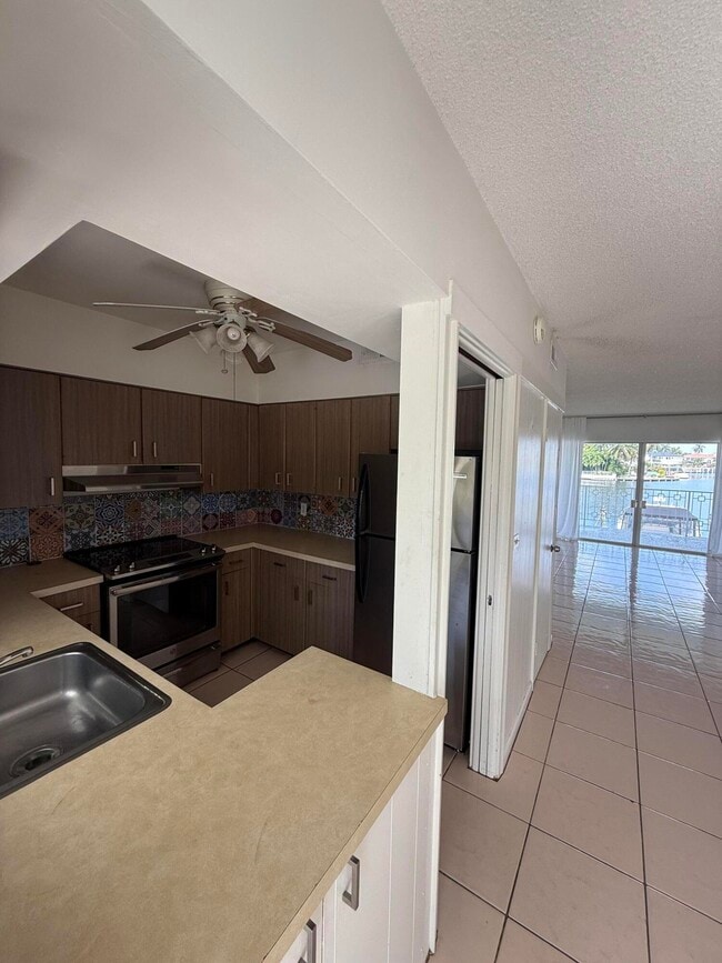 2613 NE 28th Ct in Lighthouse Point, FL - Building Photo - Building Photo