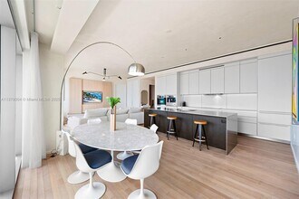 2901 Collins Ave in Miami Beach, FL - Building Photo - Building Photo
