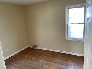 7551 Chalmers Ave in Warren, MI - Building Photo - Building Photo