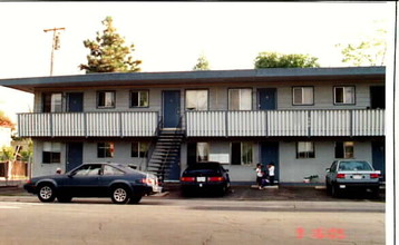 Las Palmas Apartments in Sacramento, CA - Building Photo - Building Photo