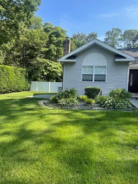 16 Wildwood St in Lake Grove, NY - Building Photo
