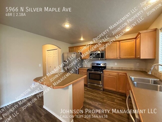 5966 N Silver Maple Ave in Meridian, ID - Building Photo - Building Photo