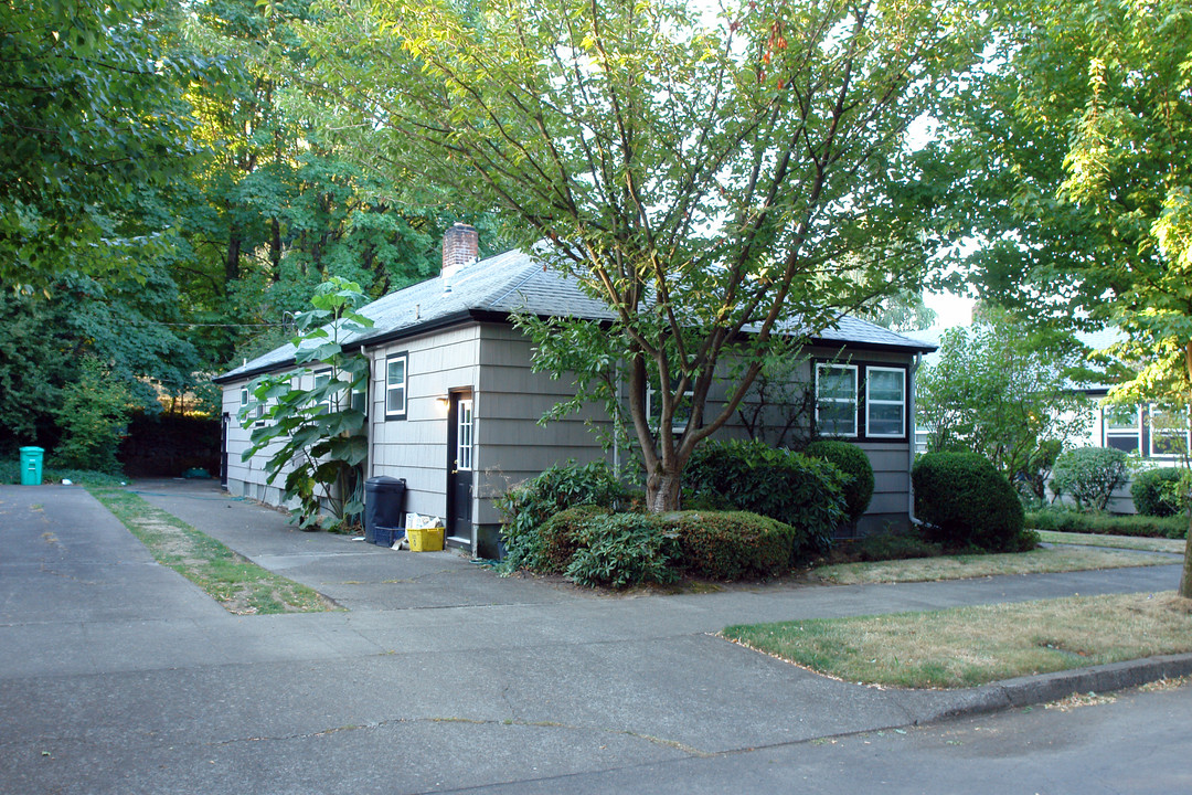 3338 SE Waverleigh Blvd in Portland, OR - Building Photo