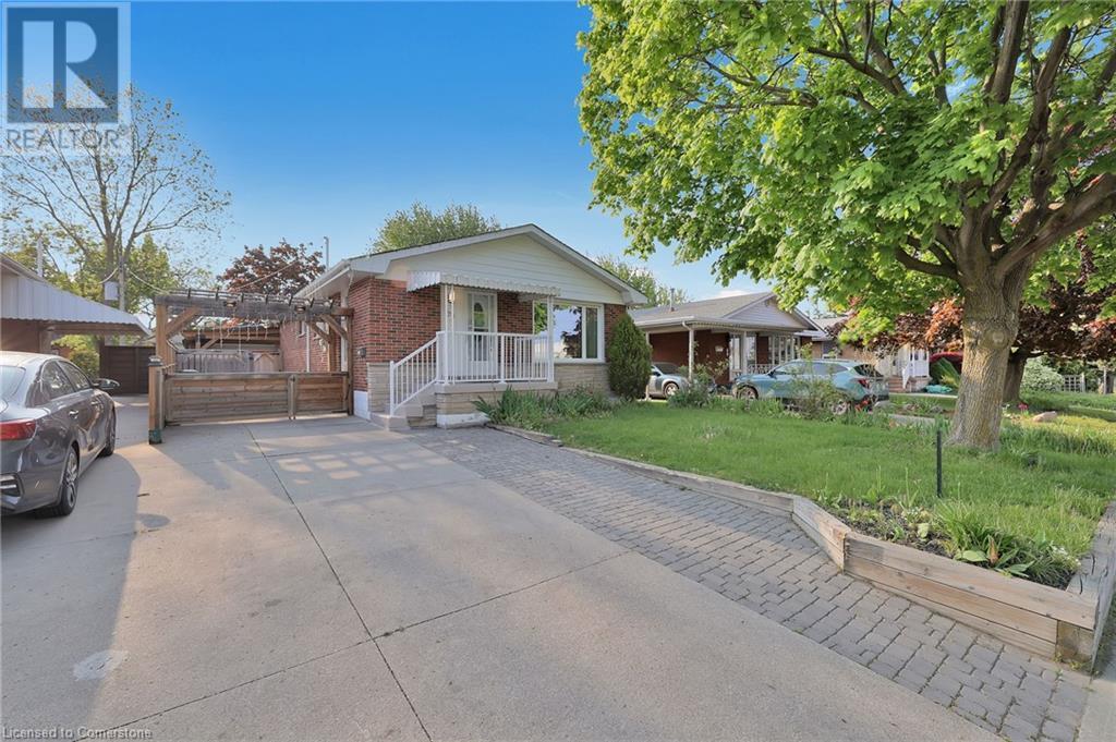 64 Nash Rd S in Hamilton, ON - Building Photo