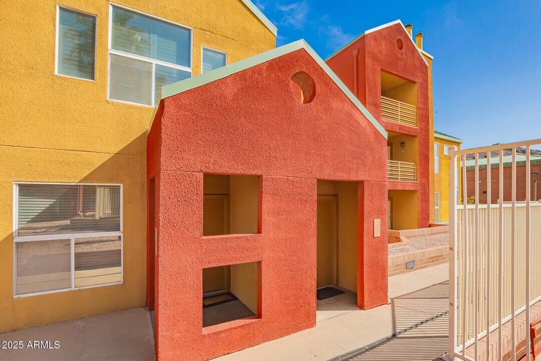 154 W 5th St in Tempe, AZ - Foto de edificio