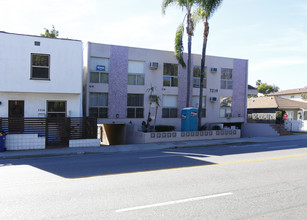 7214 Fountain Ave in West Hollywood, CA - Foto de edificio - Building Photo