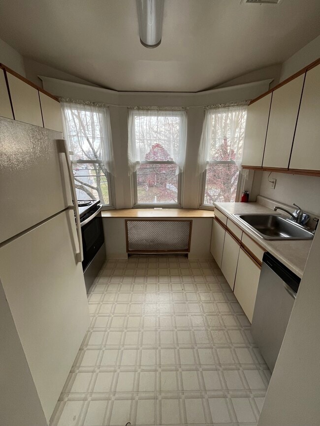 156 Columbus Ave, Unit 2nd Floor in Havertown, PA - Building Photo - Building Photo