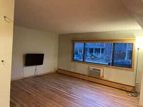 2530 1st Ave S, Unit N204 in Minneapolis, MN - Foto de edificio - Building Photo