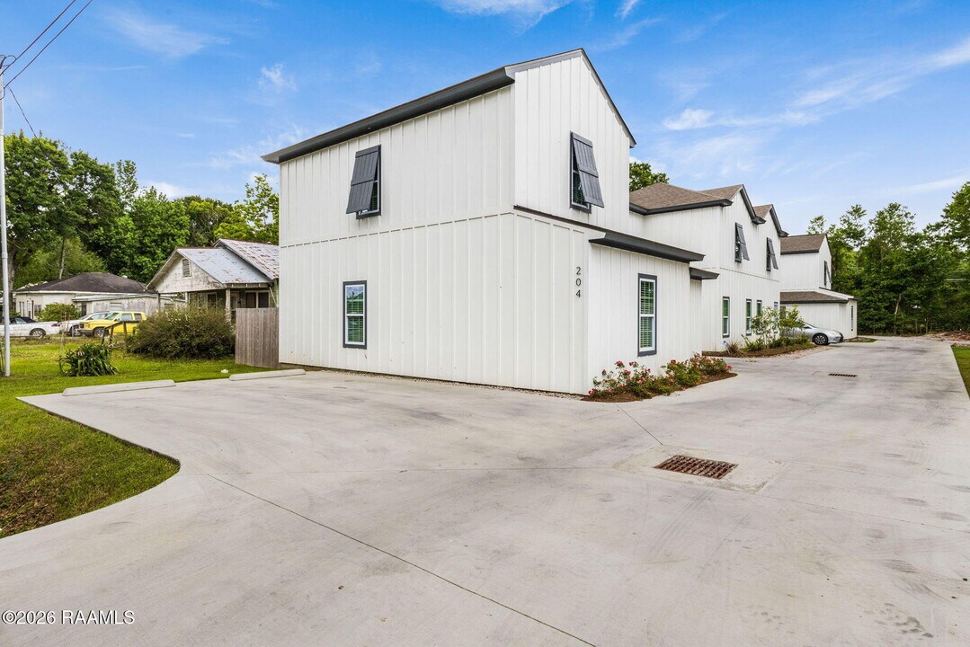 204 Romero St in Youngsville, LA - Building Photo