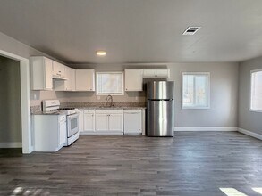 430 W Wilson Ave in Ridgecrest, CA - Building Photo - Building Photo