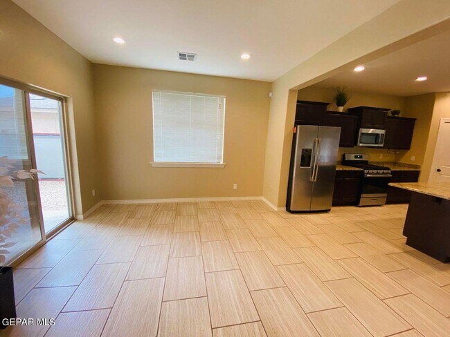 409 S Manzanita Dr in El Paso, TX - Building Photo - Building Photo