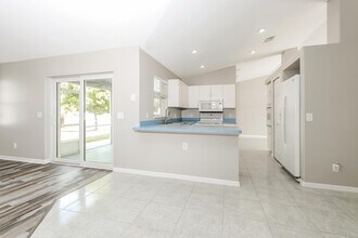 317 SW Duxbury Ave in Port St. Lucie, FL - Building Photo - Building Photo