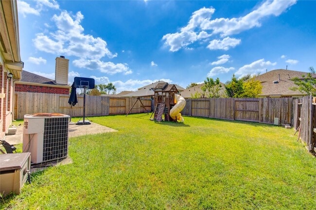 5711 Kenwood in Missouri City, TX - Foto de edificio - Building Photo