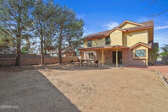 1433 Sierra De Oro Dr in El Paso, TX - Building Photo - Building Photo