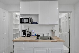 906 N Riverside Dr, Unit SI ID1504053P in Pompano Beach, FL - Foto de edificio - Building Photo