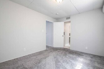 239 W Cleveland Ave, Unit 3 in Las Vegas, NV - Foto de edificio - Building Photo