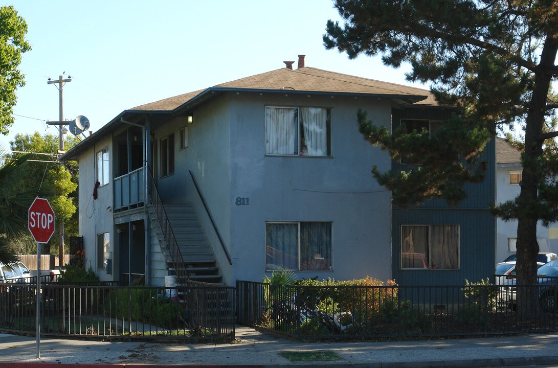 811 Jeanne Ave in San Jose, CA - Foto de edificio