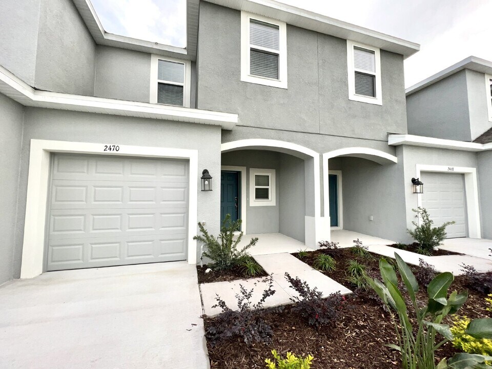 2470 Paravane Wy in Wesley Chapel, FL - Building Photo