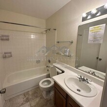 653 W Guadalupe Rd in Mesa, AZ - Building Photo - Building Photo