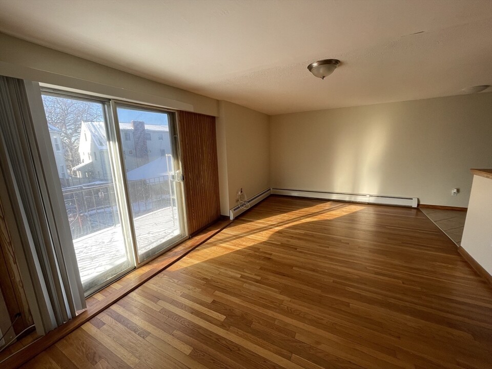 80 Main St-Unit -8 in Malden, MA - Foto de edificio