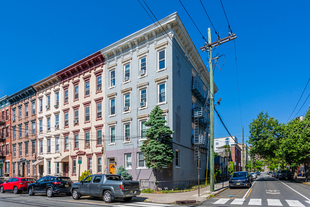 232 Jefferson St in Hoboken, NJ - Building Photo