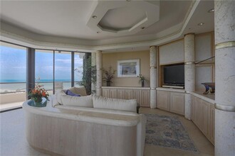 435 L Ambiance Dr in Longboat Key, FL - Building Photo - Building Photo